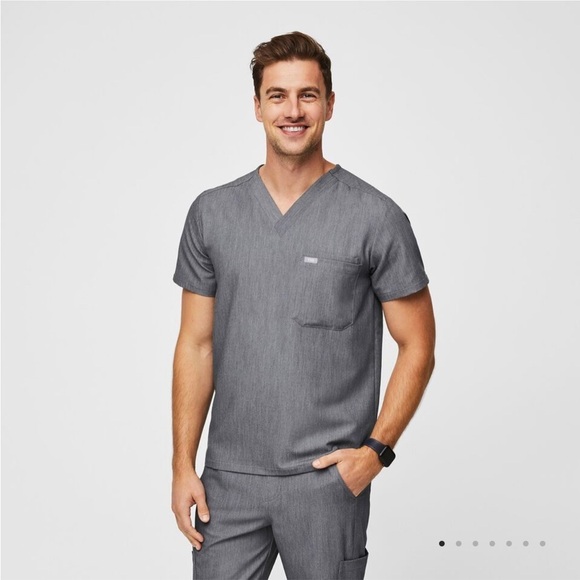 Figs Other - FIGS Leon™ Three-Pocket Scrub Top in Graphite Size Large